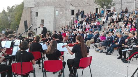 Gubbio Successo E Applausi Per La Gioachino Orchestra All Emiciclo Di