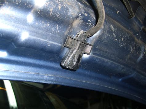 Форсунка омывателя лобового стекла часть 1 — Nissan Micra (K12C), 1,4 л ...