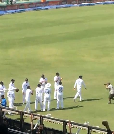 Cricketman2 On Twitter Crowd Erupts And Roaring When Team India Given