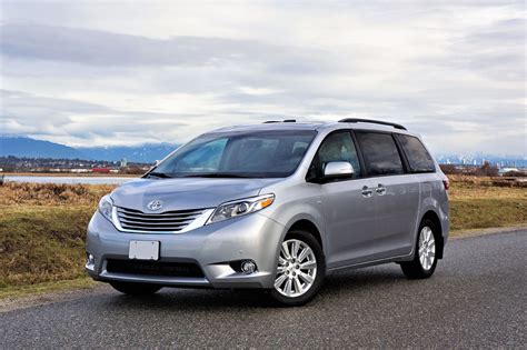 2017 Toyota Sienna XLE AWD Limited Road Test | The Car Magazine