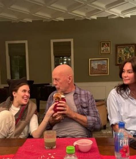 Bruce Willis é fotografado em jantar em aparição rara ator luta