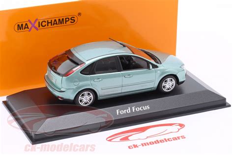 Minichamps Ford Focus Baujahr Hellblau Metallic