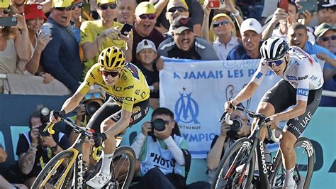 Massensturz Bei Tour De France Wout Poels Gewinnt Erstmals 15 Etappe