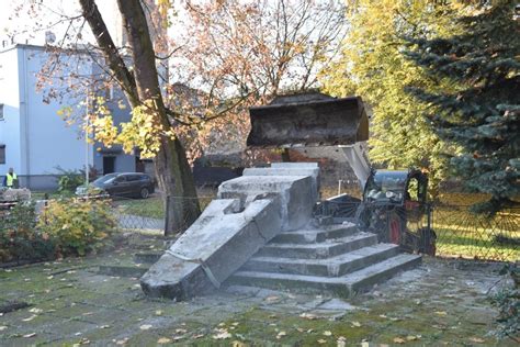 Pomnik wdzięczności Armii Czerwonej w Byczynie został zburzony Nowa