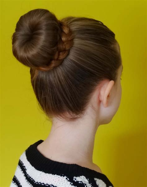 Stylish And Chic How To Put Hair Up In A Bun On Top Of Head