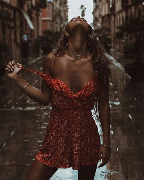 Pin By Henrique Saar On Ensaio Feminino Externo Rain Photo Rainy Photoshoot Rain Pictures