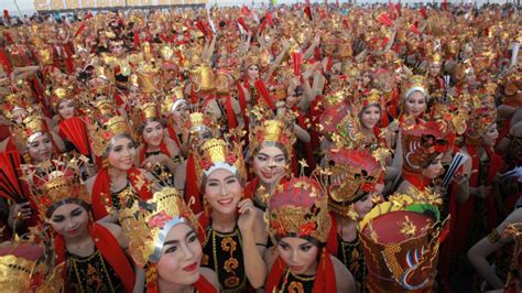 Dampak Positif Dari Festival Gandrung Banyuwangi 2018 Kumparan