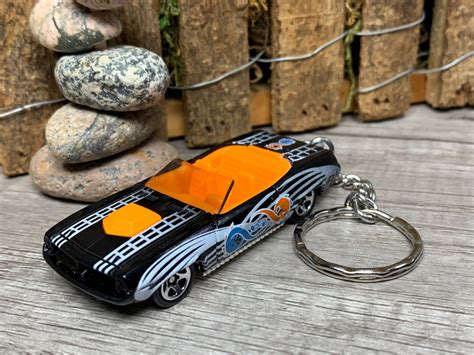 Hot Wheels 1970 Plymouth Barracuda Keychain Backpack Accessories Zipper Pulls Car Keychain