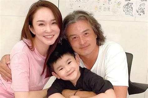 Golden Bell Winner Christopher Lee Thanks Fann Wong For Scaling Back On