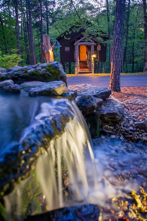 Eureka Springs Treehouses, Hobbit Caves & Castles, Eureka Springs: Room ...