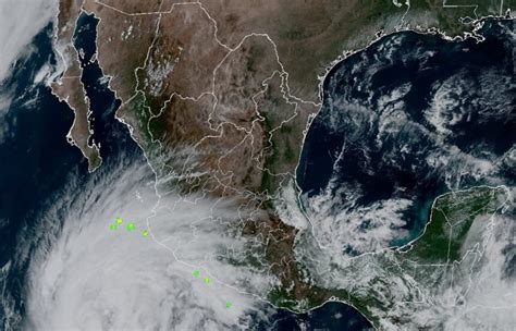 Norma ya es huracán en el Pacífico y provoca lluvias en el oeste de