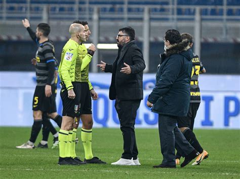 “Ci rovini sempre le partite”: i precedenti dell'arbitro Massa con il