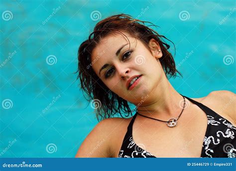 Frau im Bikini stockbild Bild von schön mädchen kaukasisch