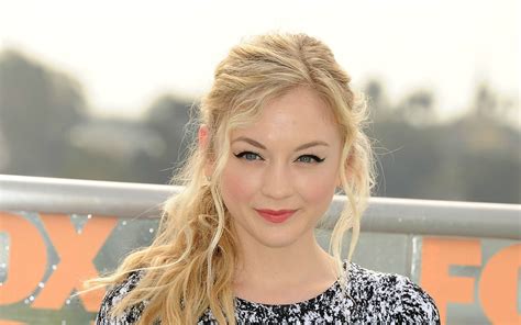 Download American Singer Actress Celebrity Emily Kinney Hd Wallpaper