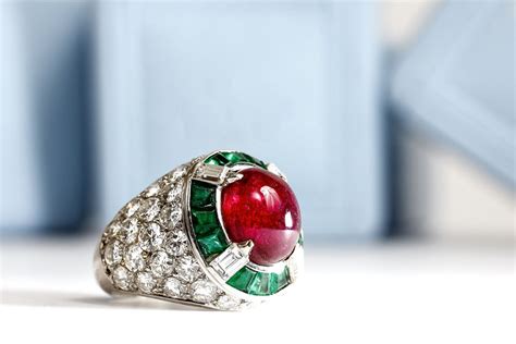 Most Popular Christmas-Themed Engagement Rings