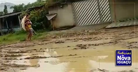 Sem saneamento básico moradores de Nova Iguaçu sofrem alagamento e