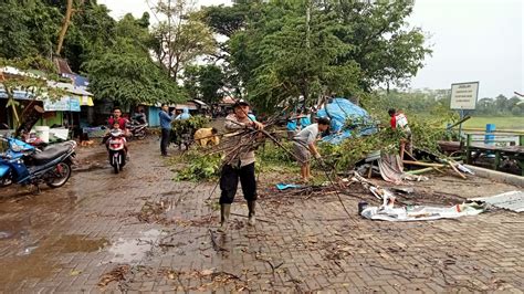 Puluhan Bangunan Di Waduk Gunung Rowo Rusak Di Terjang Angin Kencang