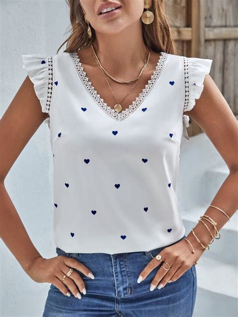 SHEIN Frenchy Blusa con estampado de corazón con diseño de encaje de