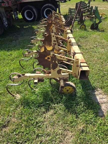 6 Row - row crop cultivator - Schmid Auction