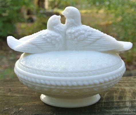 Westmoreland Milk Glass 2 Birds Doves Love Birds Sitting On Nest Covered Dish Westmoreland