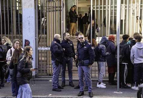 Picchiato Da Ragazzi A Uscita Da Scuola Ricoverato In Ospedale La