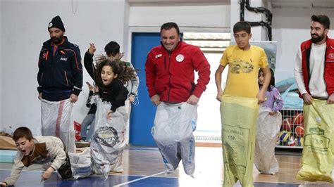 Depremden etkilenen çocuklar korkularını oyunla yeniyor Okur Gazetesi