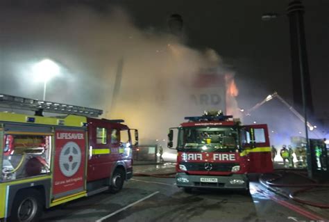 Croydon Fire Around 120 Firefighters Tackling Blaze At Storage