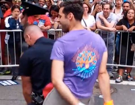 Policías bailando en el Orgullo Gay los vídeos virales del momento CromosomaX
