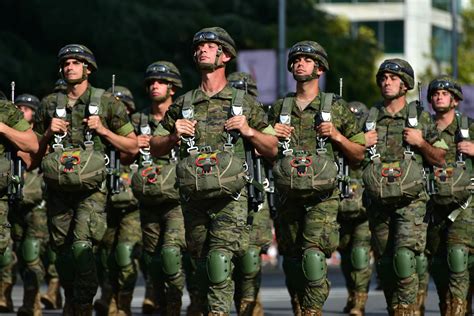 Las Mejores Im Genes Del Desfile De Las Fuerzas Armadas El O