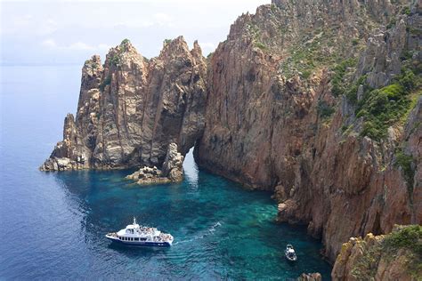 Croisière dans les Calanques de Piana au Capo Rosso Au départ de