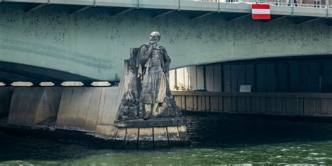 Pont De L Alma The Historic Parisian Bridge S Significance