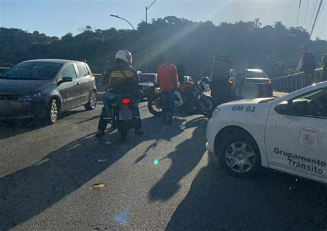 Motociclista Fica Ferido Ap S Se Envolver Em Batida Carro Em Barra