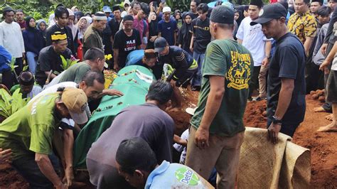 Foto Kecelakaan Maut Rombongan SMK Lingga Kencana Di Subang Nasib