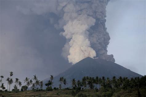 Gunung Agung Erupsi Ketinggian Kolom Abu Meter