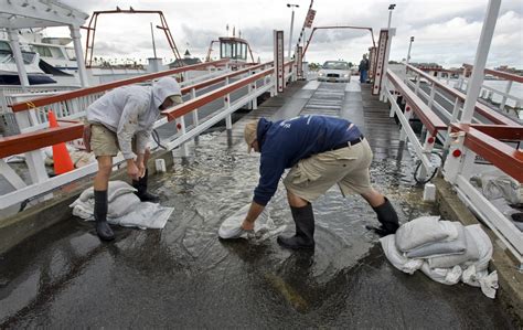 Sunset Beach Flooding Damages Homes Cars Orange County Register