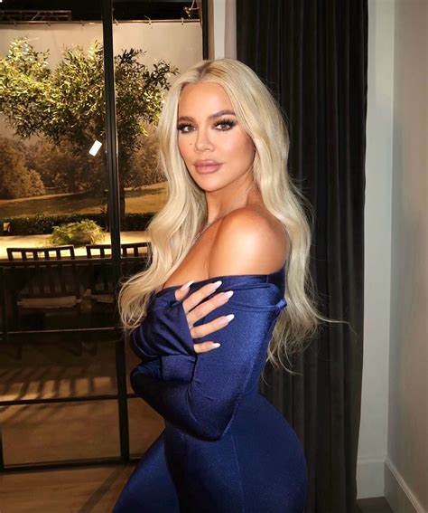 Khloe Kardashian Shows Off New Red Hot Hair That Fans Say Is Giving