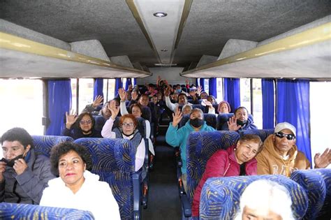 Dona Flecha Roja Autobús En Beneficio De San Mateo Atenco