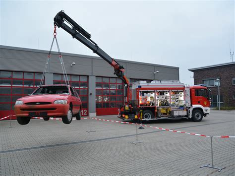 Neuer Rüstwagen Kran für Feuerwehren PALFINGER