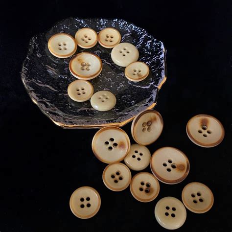 designer buttons pinlilabel