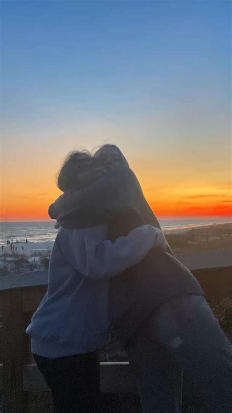 Beach Beach Couple Beach Aesthetic Wlw Lesbian Couple Girlfriend Pics Beach Couple