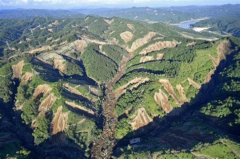 科学网—北海道67级地震的山崩地裂图示 岳中琦的博文