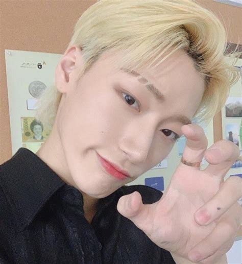 Pin By Triana Sosa On Jungkook Sans Cute Blonde Hair Blonde