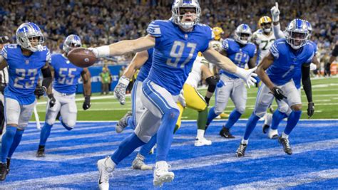 Watch Detroit Lions Aidan Hutchinson Makes Incredible Interception On