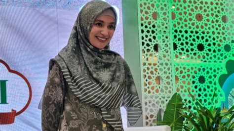 Shireen Sungkar Pernah Kerja Cuci Piring Di Rumah Maia Estianty