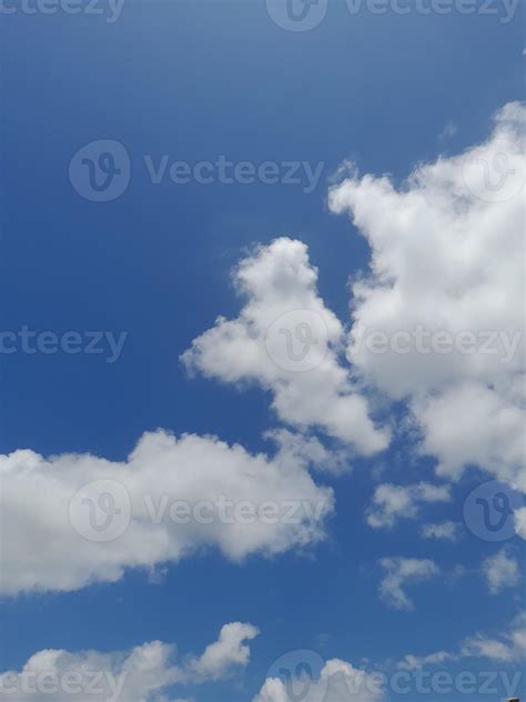 Blue sky with white clouds 11773189 Stock Photo at Vecteezy