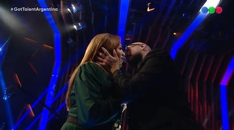 Inesperado Beso De Lizy Tagliani Y Abel Pintos En Got Talent Argentina