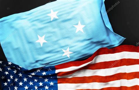 Bandera De Los Estados Federados De Micronesia Junto Con Una Bandera De