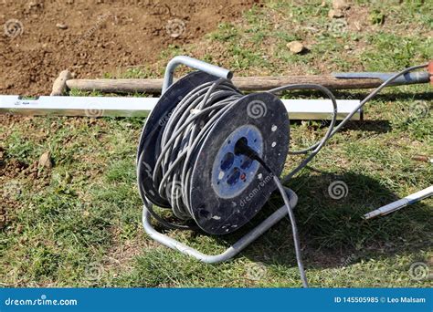 Carrete De Cable De Extensi N De La Corriente El Ctrica En El Sitio De