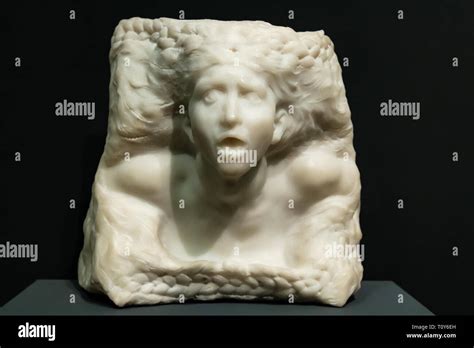 La Tempesta Una Figura Scolpita In Marmo Da Auguste Rodin Di Un