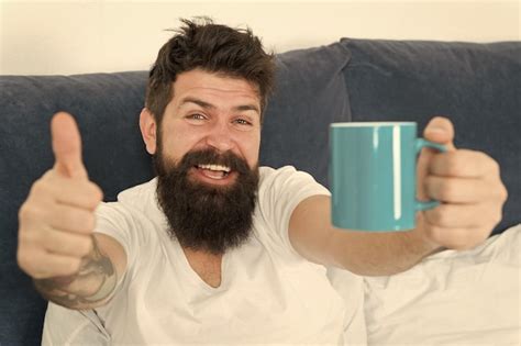 El café te llena de energía el buen gay comienza con una taza de café el café afecta el cuerpo
